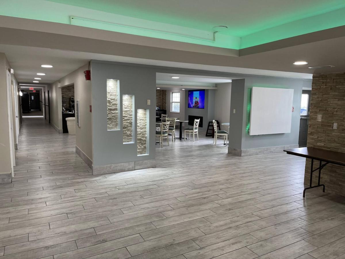La Quinta Inn By Wyndham Indianapolis Airport Lynhurst Eksteriør billede