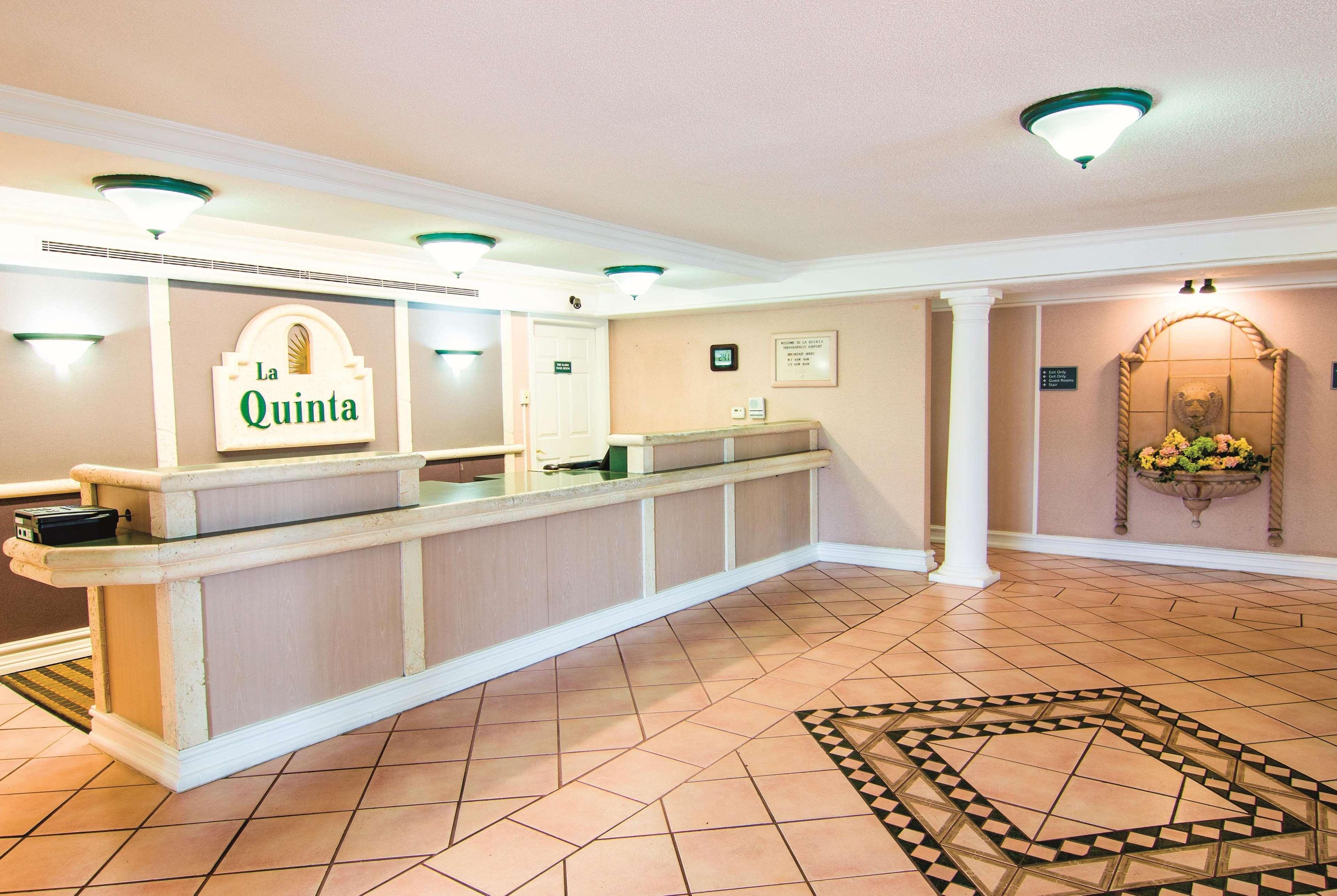 La Quinta Inn By Wyndham Indianapolis Airport Lynhurst Eksteriør billede